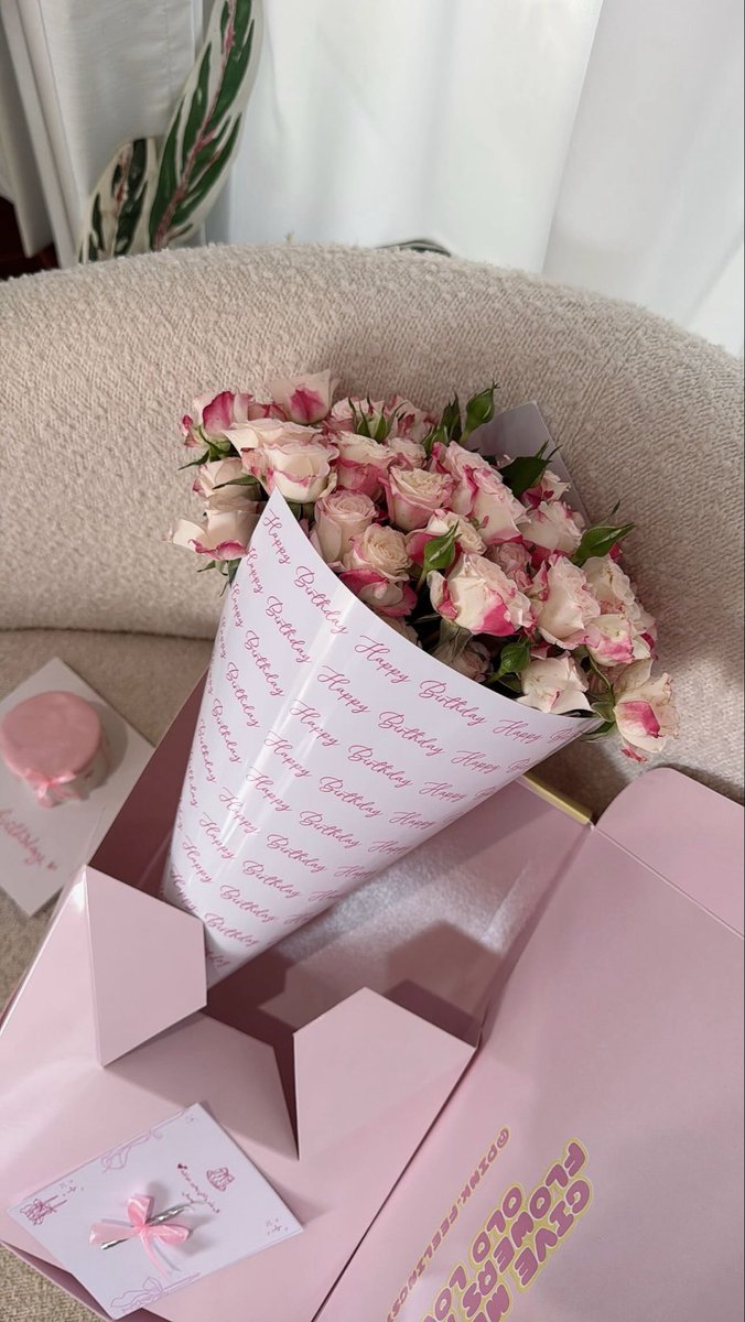 3buwu's tweet photo. تستاهلي تتحبي بجد ويتجابلك ورد ومن السماء دي نجوم🪄💖 https://t.co/IPGFhrF1WO