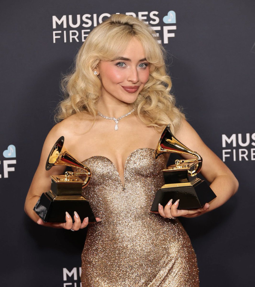 LlETOGlRLS's tweet image. hitmaker of the year