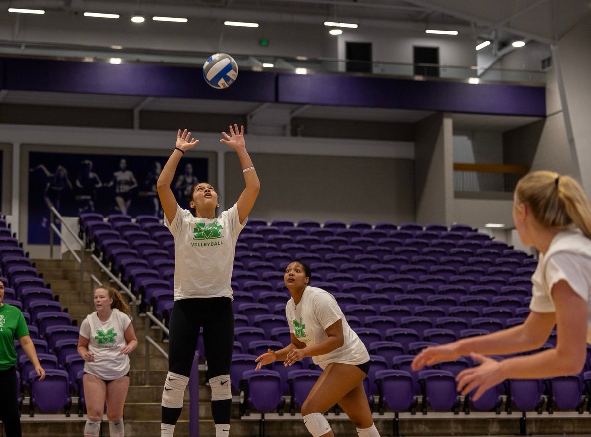 HerdVolleyball's tweet image. Dialed in during practice before tonight’s matchup 💪 #WeAreMarshall #TheHardWay