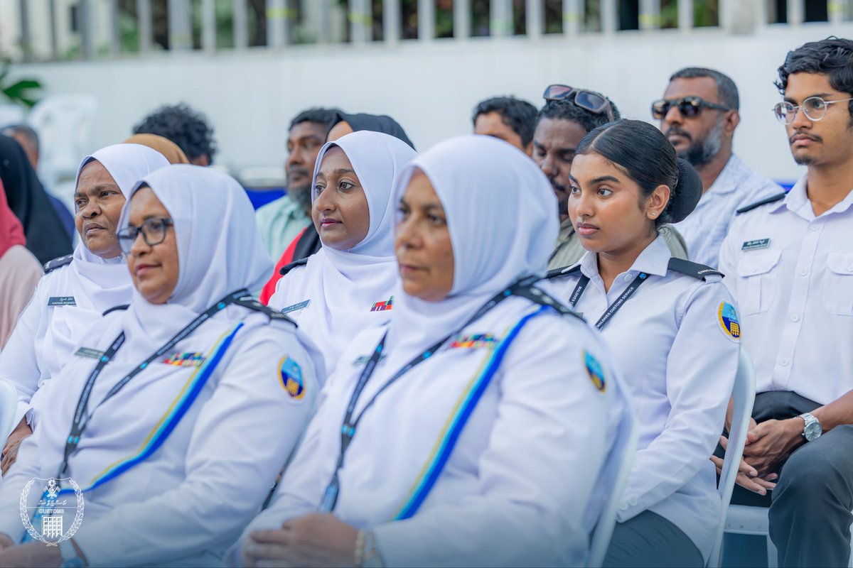 ކ. ގުރައިދޫގައި ބޭއްވުމުގެ ތެރެއިން. މި ހަފްލާ ޝަރަފްވެރިކޮށްދެއްވީ ރައްޔިތުންގެ މަޖިލީހުގެ ކ. ގުރައިދޫ ދާއިރާގެ ޢިއްޒަތްތެރި މެމްބަރު އަލްފާޟިލް ހުސައިން ރިޒާ އާދަމް. މިހަފްލާގައި، ކަސްޓަމްސް މުވައްޒަފުންގެ ލޯތްބާއި ހެޔޮއެދުންތަކާއެކު ފޯރުކޮށްދެއްވި އެހީ އެ މަރުކަޒާ ހަވާލުކުރުމާ
