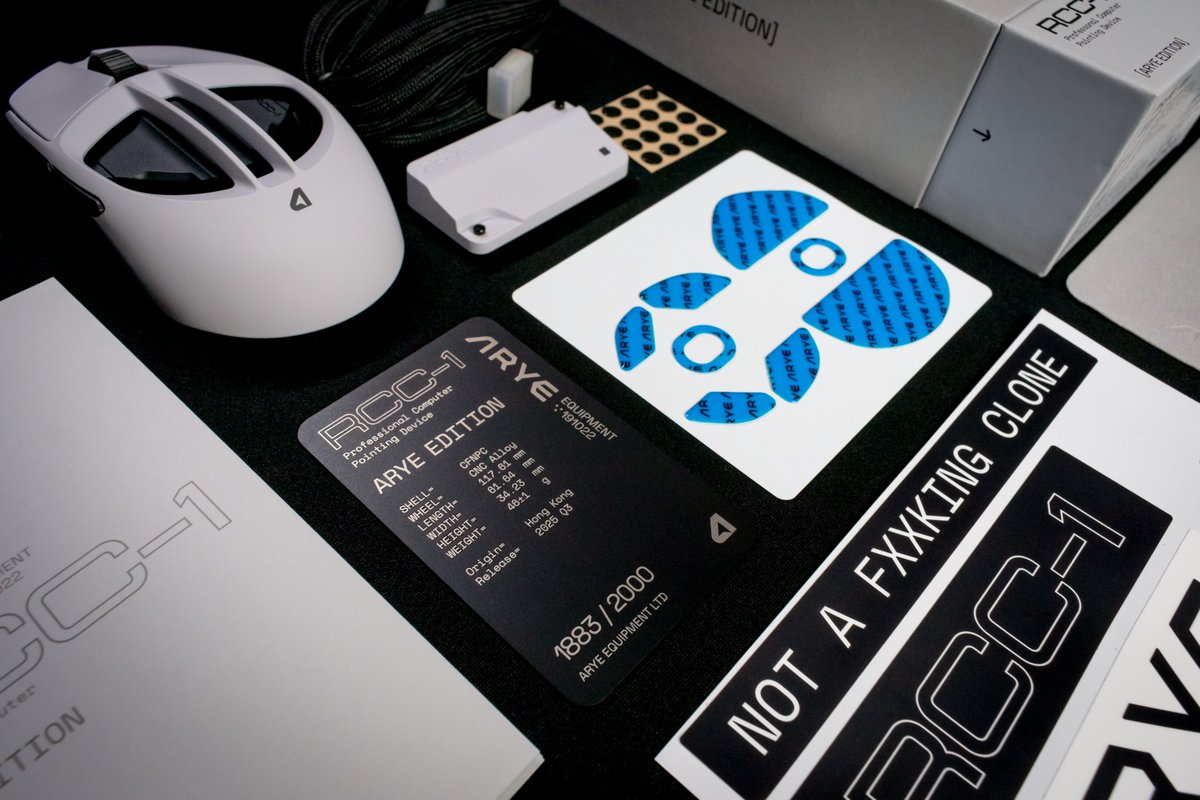 theillmeister's tweet image. RCC-1 is absolutely stunning in person. Lovely visual design elements all over!🤤

Initial impressions of holding it right off the bat is that it is way more comfortable in hand than I thought it&apos;d be honestly. I had somehow imagined it would feel more boring and flat along the…