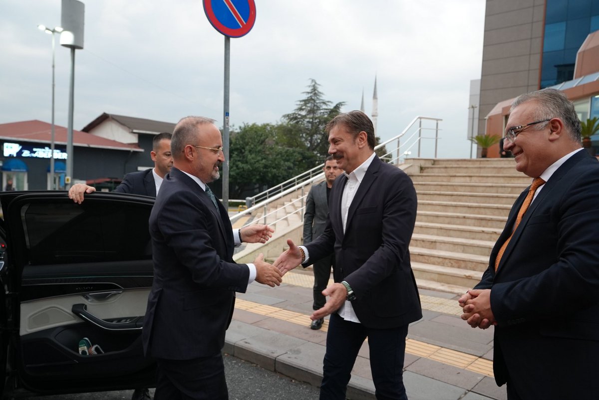 İçişleri Bakan Yardımcımız Sayın Bülent Turan’ı Belediyemizde ağırladık.
Nazik ziyaretleri ve kıymetli sohbetleri için kendilerine teşekkür ediyorum.
Birlikte daha güvenli, daha huzurlu bir Bahçelievler için çalışmaya devam edeceğiz.
