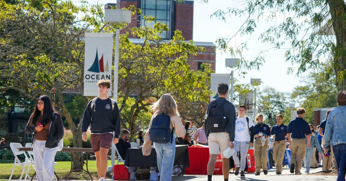 This year's NJ State Transfer Fair provided a fantastic opportunity for students to explore new academic pathways and learn about transfer options from New Jersey's leading colleges and universities, all while enjoying the beautiful first signs of fall on campus! #MyOcean