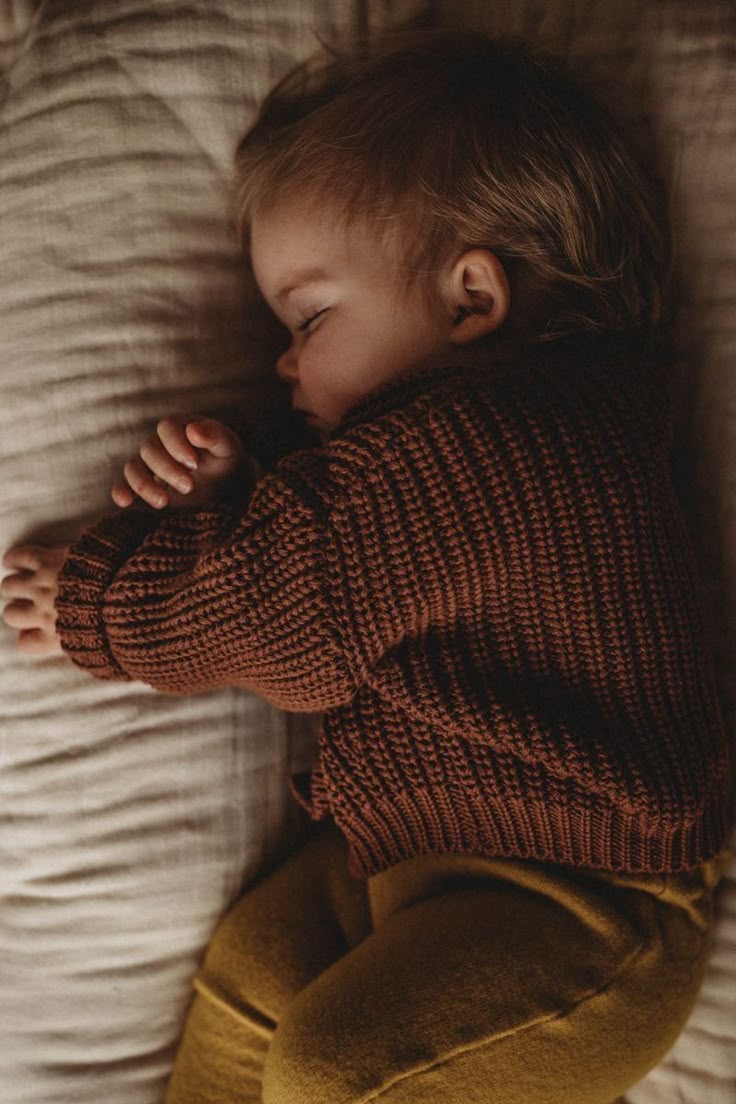 Почему дети так тихо спят. Даже мне прислушивался приходится дышит он вообще или нет