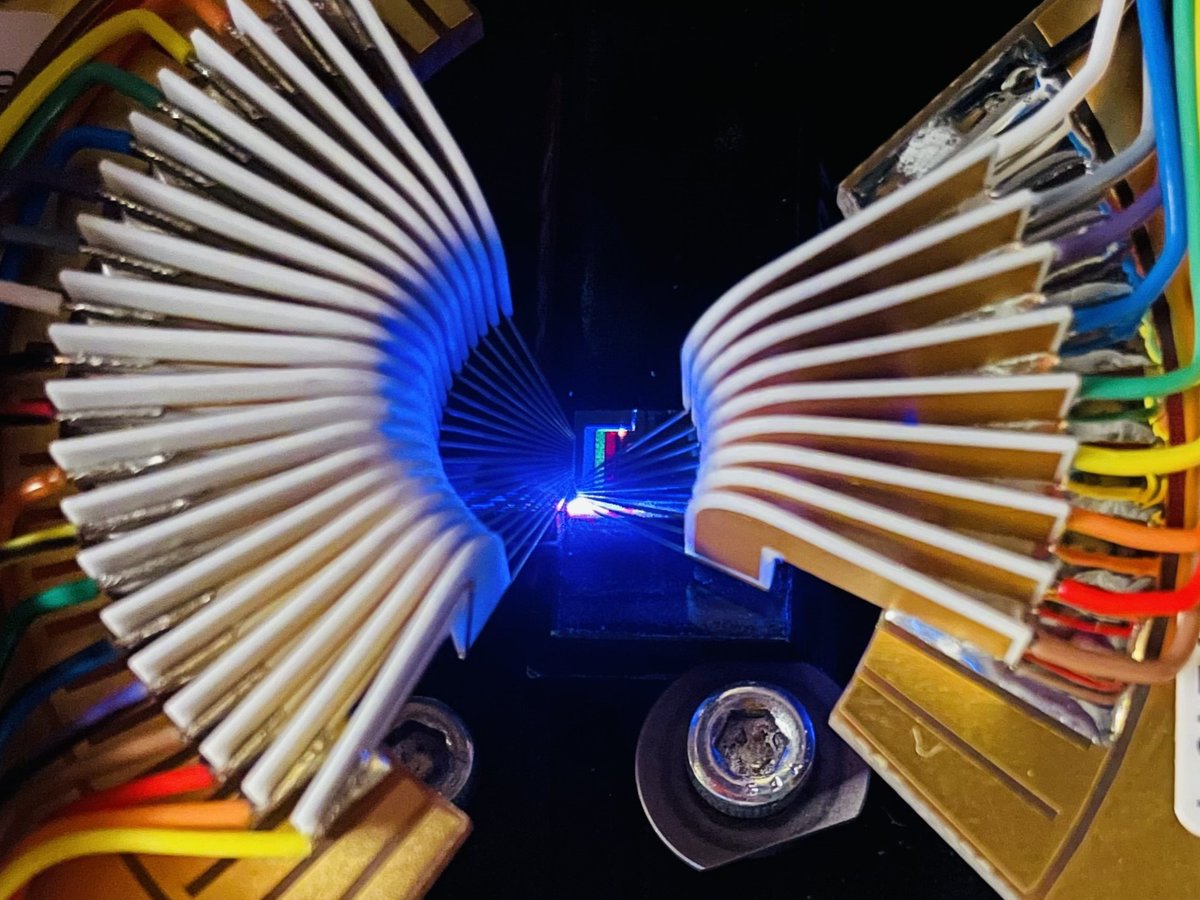 Congratulations to Prof. Jelena Notaros &amp; her research group on their recent publication in Optics Letters.

Their groundbreaking work demonstrates the first visible-spectrum-spanning integrated optical phased arrays.

Read more: lnkd.in/eYkQdU2U