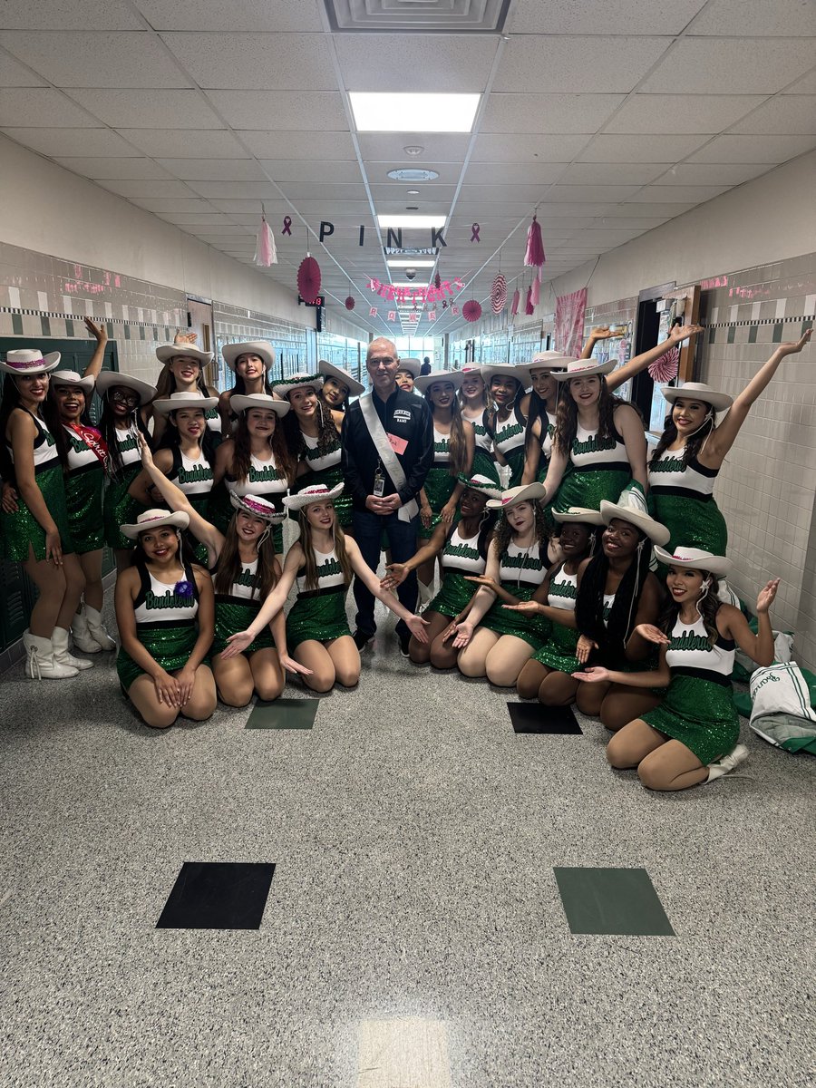 Our Teacher of the Week is Mr. Bearden! 💚