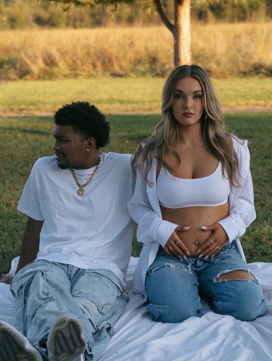 WhiteGirlBlack2's tweet photo. In about another decade, we'll have replaced Sharkeshia and Pookie with Rebecca and Jaylen, doing society an enormous favor.👸🏼🤴🏿👩🏾‍🦲 https://t.co/8ckhgQjsXx