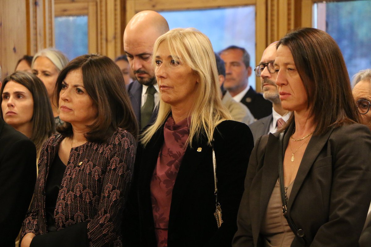 Síndics Generals (@sindicsgenerals) on Twitter photo 🇦🇩🇪🇸 Assistim a l'acte de celebració de la Festa Nacional d'Espanya organitzat per l'<a href="/EmbEspAndorra/">Emb. España Andorra</a>.
L'ambaixador Carles Pérez-Desoy ha fet una crida a enfortir els lligams i el bon veïnatge.
#SíndicsGenerals 🇦🇩🇪🇸 Assistim a l'acte de celebració de la Festa Nacional d'Espanya organitzat per l'<a href="/EmbEspAndorra/">Emb. España Andorra</a>.
L'ambaixador Carles Pérez-Desoy ha fet una crida a enfortir els lligams i el bon veïnatge.
#SíndicsGenerals