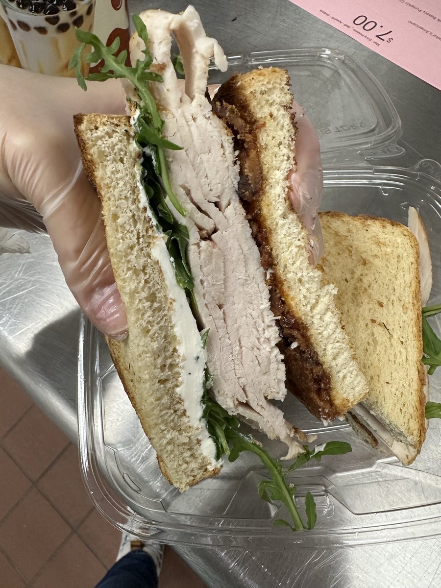 apexculinary's tweet image. Pumpkin cinnamon rolls, salads, clubs, and croissants at the cafe! 🌴☕️🥐