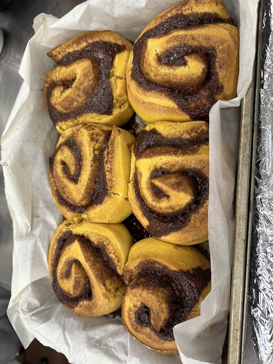 apexculinary's tweet image. Pumpkin cinnamon rolls, salads, clubs, and croissants at the cafe! 🌴☕️🥐