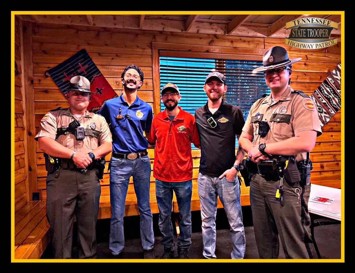 THPKnoxville's tweet photo. Troopers had a great time serving up smiles at Texas Roadhouse for Tip-A-Cop, all to support the Special Olympics Tennessee! ๐ฝ๏ธ๐ Huge thanks to everyone who came out and donated to this amazing cause. #TipACop #SpecialOlympics #THP #CommunityStrong https://t.co/MzvPstE4xM