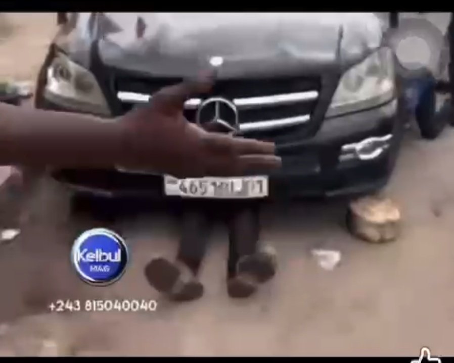 #RDC
Du gangstérisme pure ce que font ces policiers avec ces véhicules de remorquage ayants des assignations financières quotidiennes (versement).
L'un de ces véhicules a causé une tragédie. On n'oublie qu'une étincelle peut provoquer un grand feu. La population en a marre.