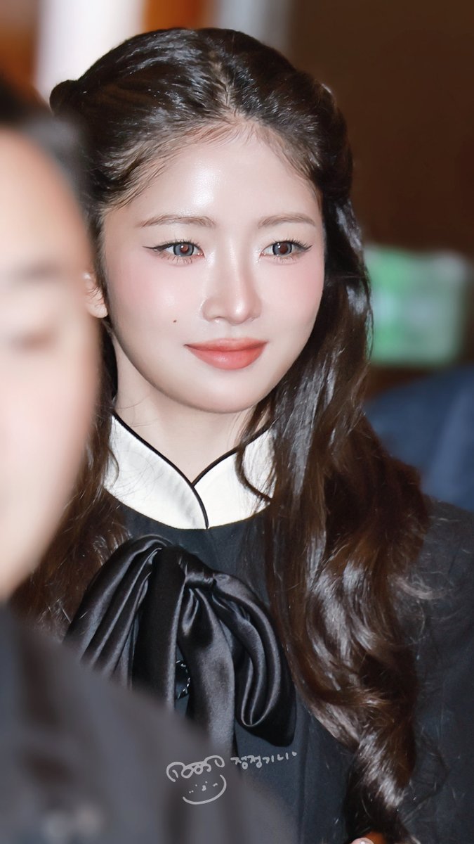 Reintaosheart's tweet image. 251005
#REI #레이 #レイ
#IVE #아이브 @IVEstarship
#ValentinoSS26 @MaisonValentino
#REIxValentino #ValentinoFireflies