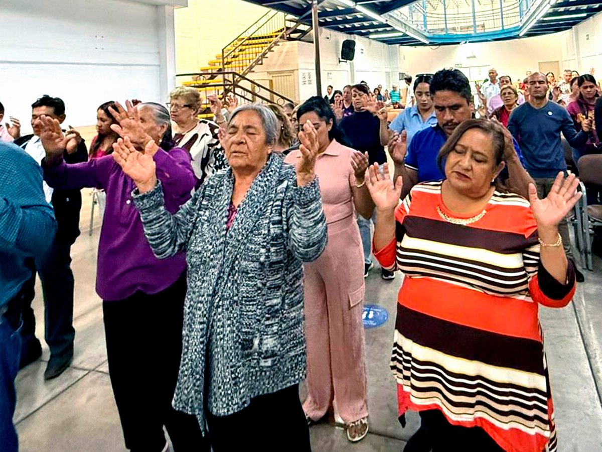 UnivMx's tweet image. El pasado #28deseptiembre se manifestó el #poderdeDios en la #UniversaldeFresnillo, Zacatecas. A través de la fe, los asistentes tuvieron respuesta a sus diferentes problemas, obteniendo un #cambiodevida. 📖 ✨
💬 Cuéntanos tu experiencia en este especial momento. 🕊 🙏🏻
⛪️ Y