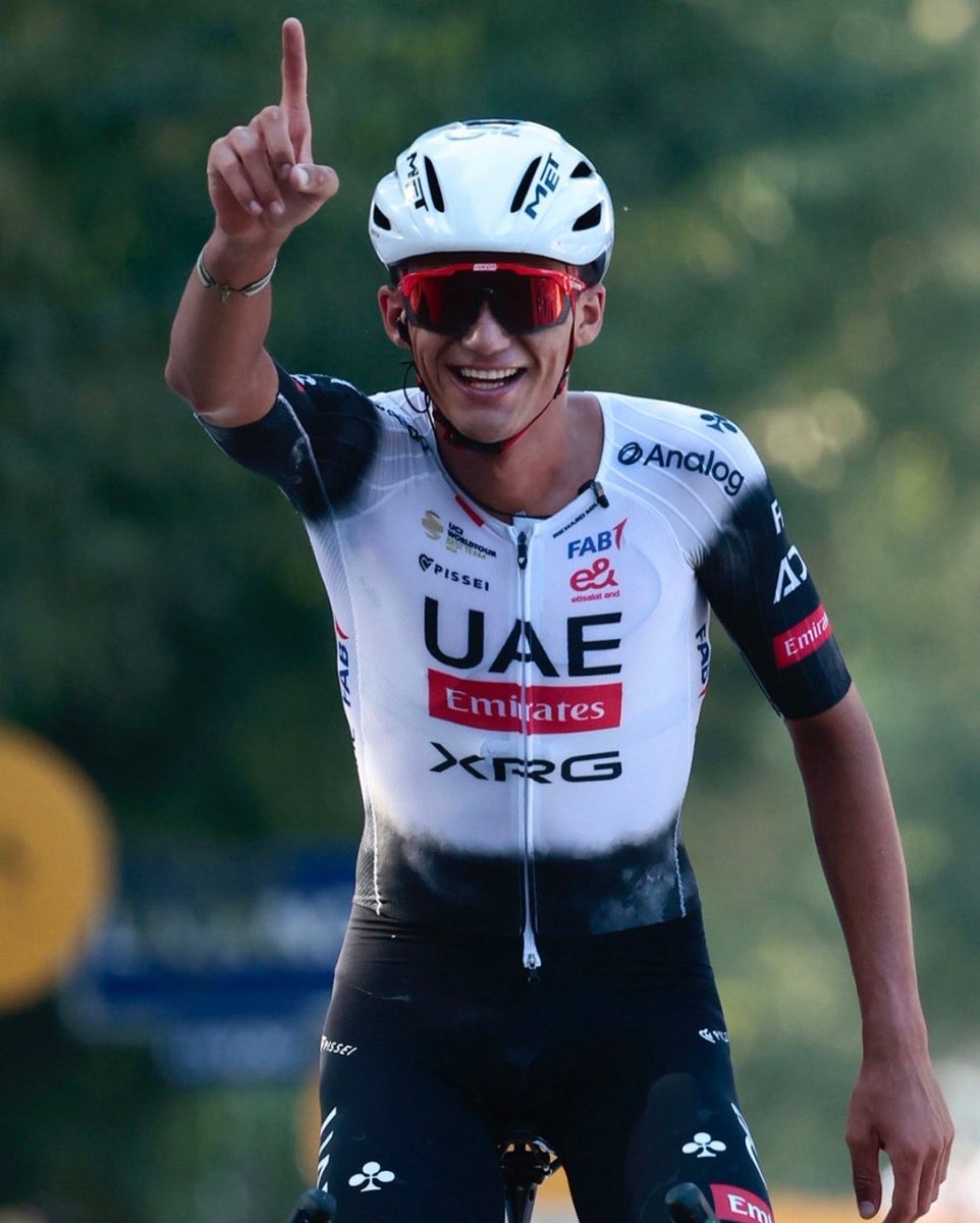 ¡Histórico! 🇲🇽 Isaac del Toro gana el Gran Piemonte y se convierte en el primer mexicano en lograrlo. Con un tiempo de 4:08:24, conquistó los 179 km en una de las carreras más importantes de Europa.
#TodosSomosOlímpicos