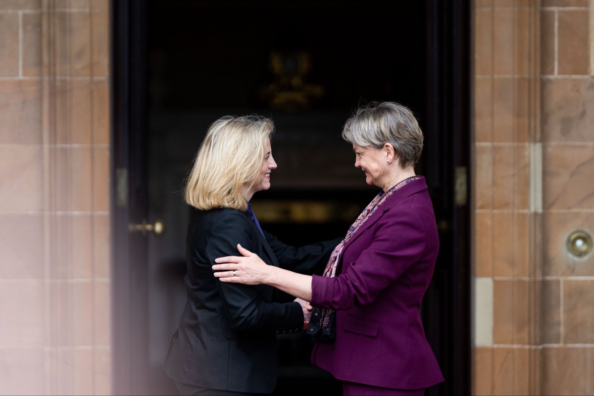 Danke an <a href="/YvetteCooperMP/">Yvette Cooper</a> , Foreign Secretary von UK für die Gastfreundschaft in Belfast für den „Berlin Prozess“. Der Berlin Prozess kümmert sich um regionale Zusammenarbeit am Westbalkan und die Förderung des EU Beitritts der Westbalkan Staaten. Österreich ist das schon lange