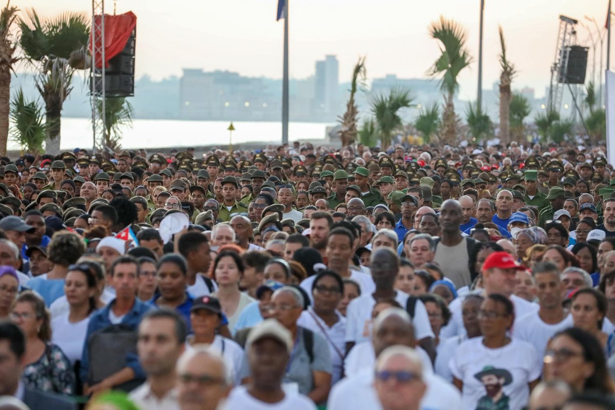 Con mucho cariño, para los odiadores que siempre piden ver a los cubanos en las calles... #Cuba #CDRCuba #FreePalestine
