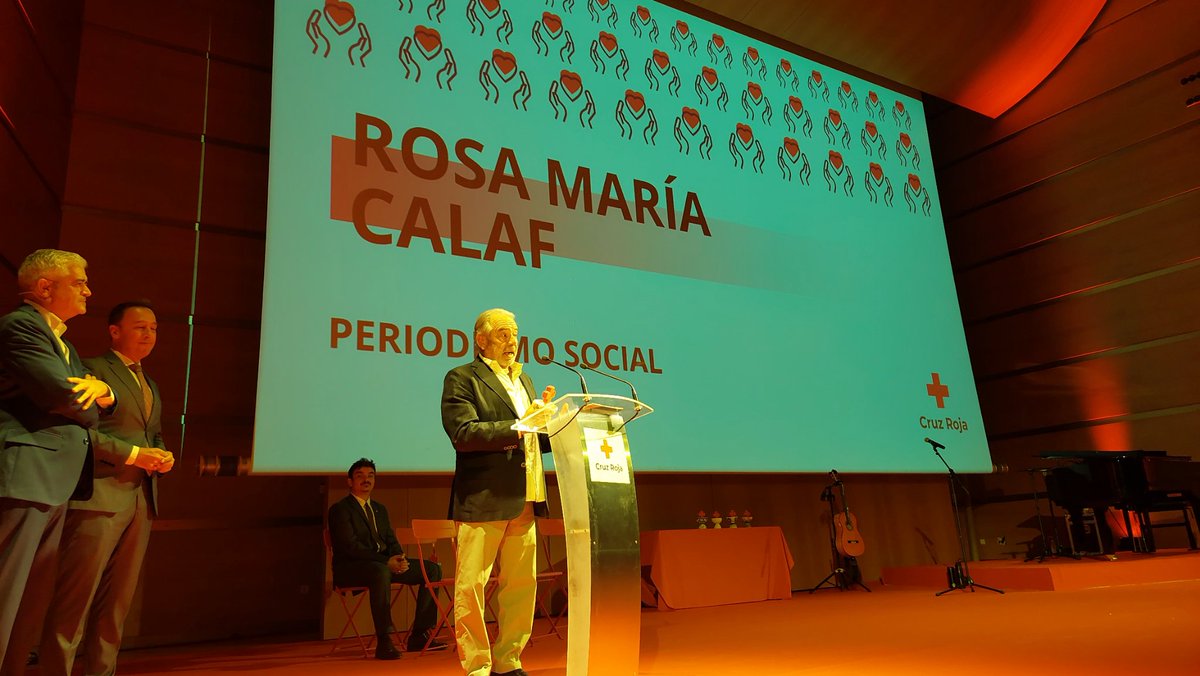 Rosa María Calaf, Premio CREA+ al Periodismo Social.
En su nombre recogió el premio Francisco Magallón, compañero cámara en decenas de conflictos y lugares golpeados por las catástrofes humanitarias, que trasladó el agradecimiento de la veterana periodista