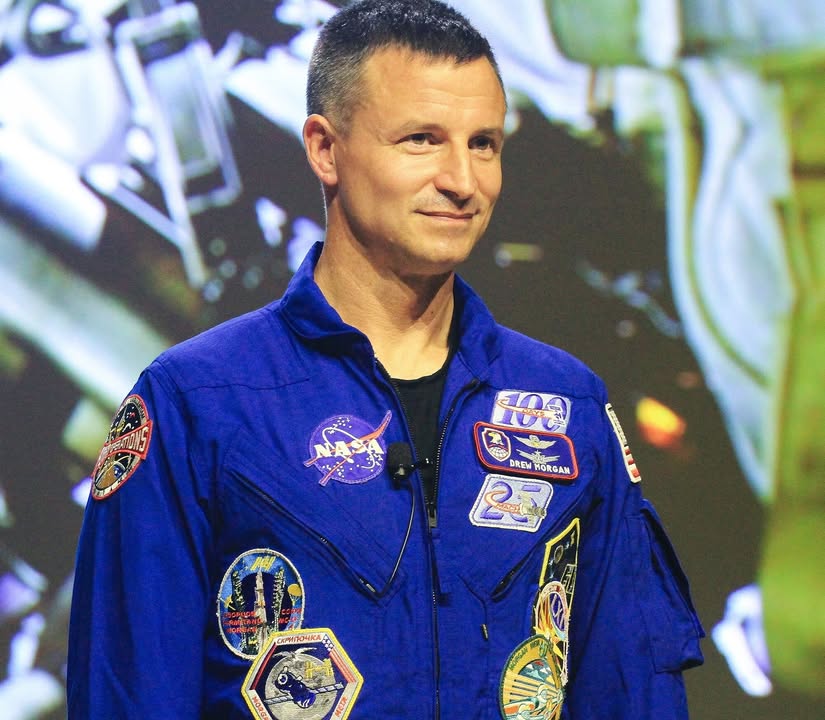 WPAOG's tweet image. 🚀 #SpaceWeek Spotlight: @NASA Astro Drew Morgan ’98 
From #WestPoint parachute team to the stars, Morgan carried the same discipline &amp;amp; precision that launched him to the ISS on 3 missions.  He continues to lead &amp;amp; inspire as the 38th Commander of White Sands Missile Range. 🫡