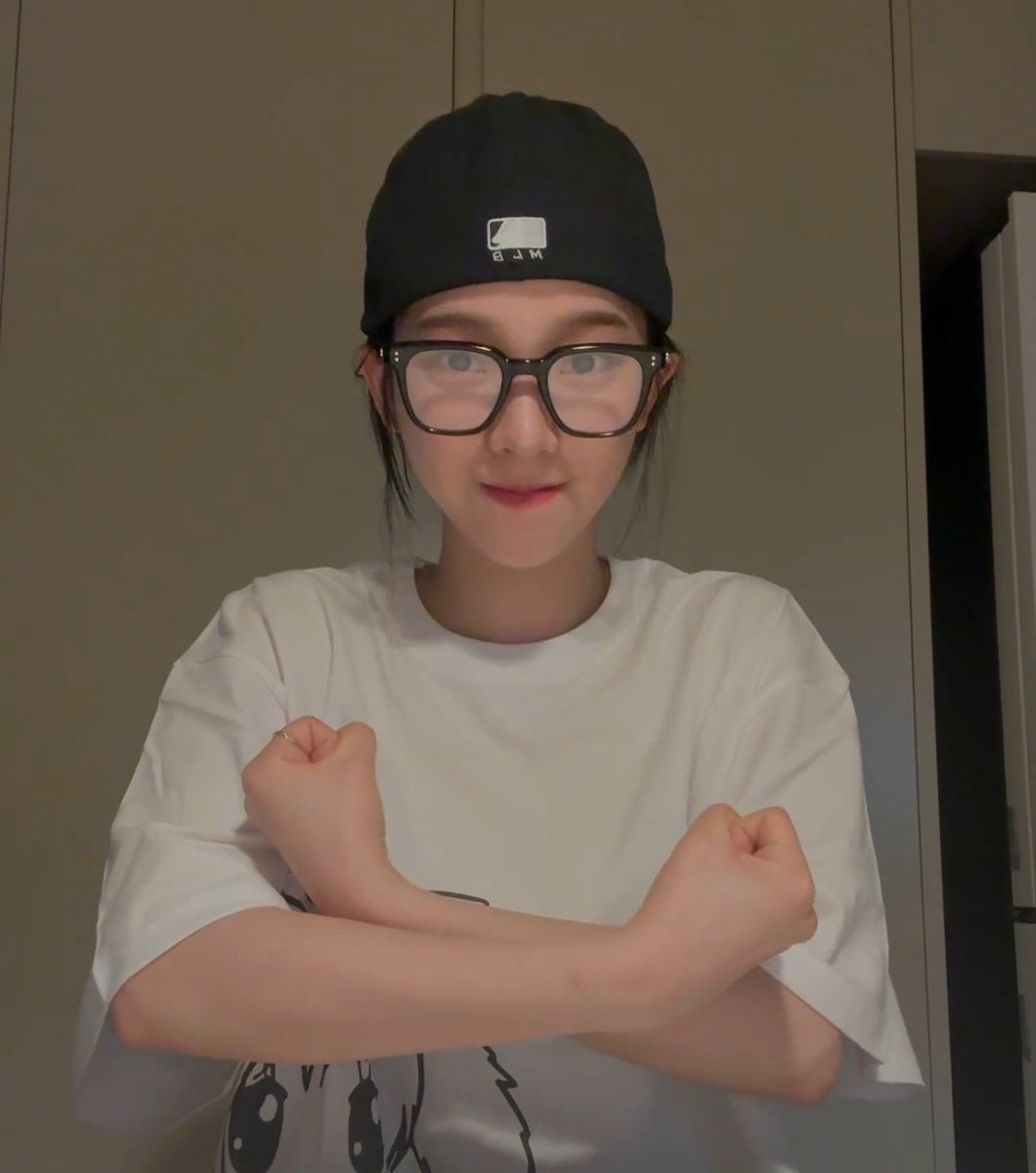 avoidnote2s's tweet photo. 얜 뭐죠? https://t.co/9SxmOPSari