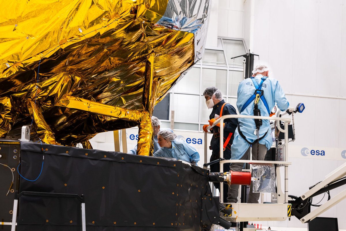 CNES's tweet image. 🇫🇷 Dans ce projet, le #CNES pilote la contribution française au sein du consortium scientifique de la mission, qui réunit près de 300 instituts dans 28 pays, dont neuf laboratoires du @CNRS et du @CEA_Officiel  sur l’instrumentation et les algorithmes scientifiques. 
© @ESA