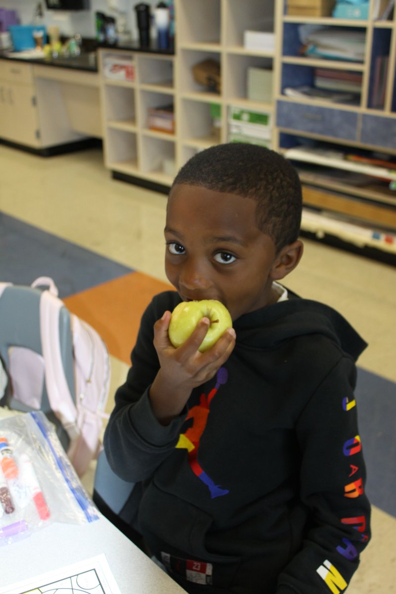 🍎 Today is the Crunch Heard 'Round the Commonwealth! 
Students all across Virginia are taking a big, juicy CRUNCH into fresh, local Virginia apples! 

It’s a fun (and delicious) way to celebrate healthy eating and support our local farmers.