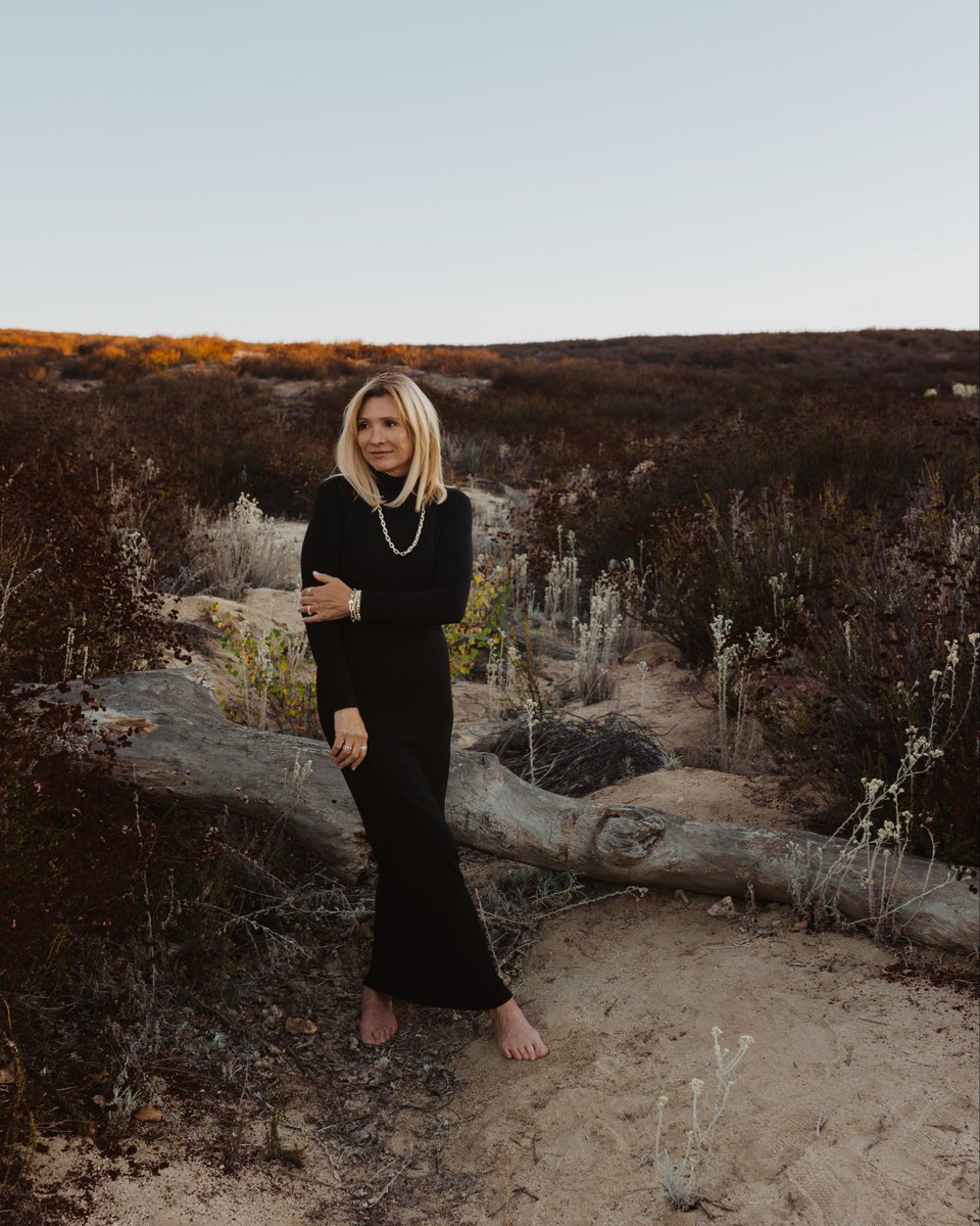 lindawolfeugc's tweet image. Hello Fall! I love soft, sustainable fabrics. I am wearing The Turtleneck Dress from @bleusalt_ This maxi dress is perfect dressed up or down.