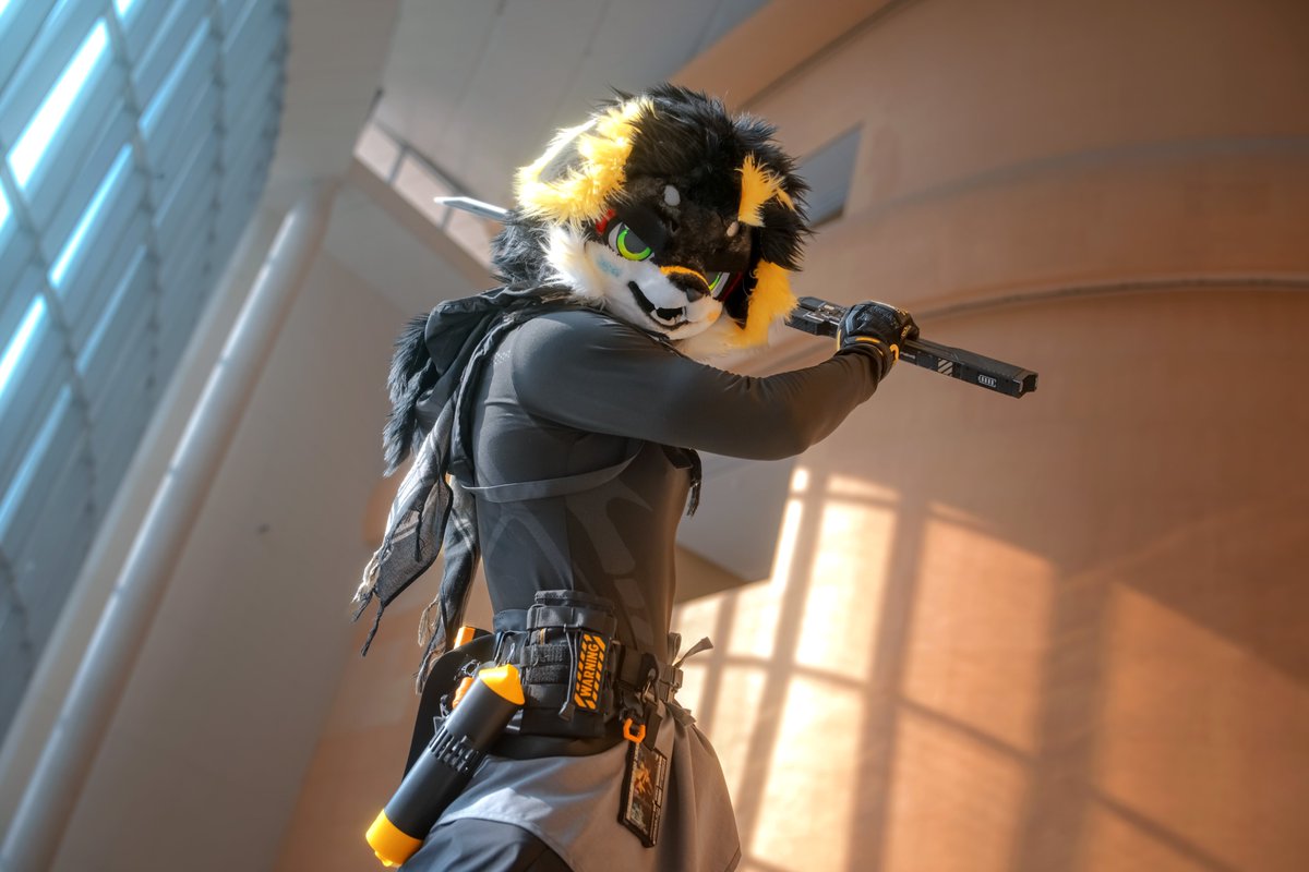 斩！

摄影：@勒克斯
#FursuitFriday