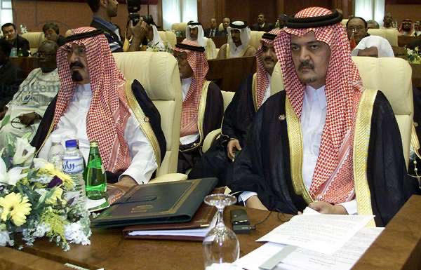 📸 | صور نادرة  
تجمع #الملك_عبدالله رحمه الله
مع الأمير #عبدالعزيز_بن_فهد  حفظه الله 
عام 2000م