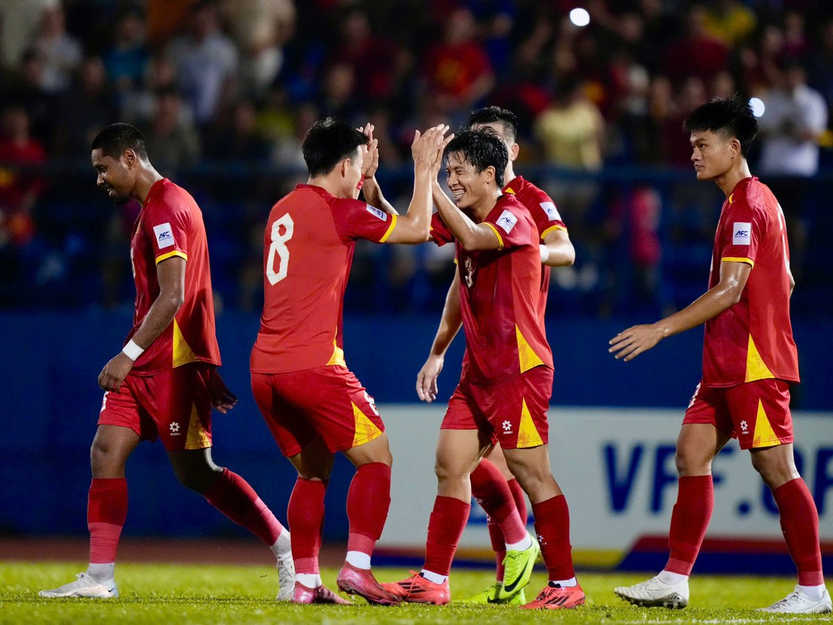 FULL TIME: Vietnam 3-1 Népal

Le Vietnam est 2e du groupe, derrière la Malaisie, en attente de la décision de l'AFC sur les 7 "Malaisiens" inéligibles

Nous rejouons contre le Népal le 14