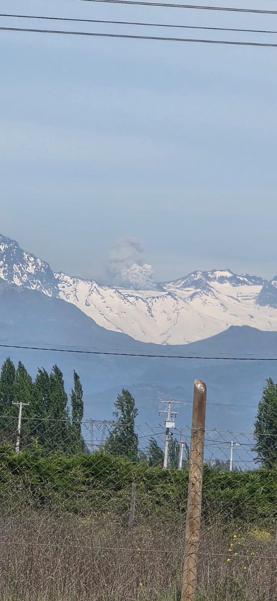 AHORA ⚠️ Se produce pulso de cenizas en el Complejo Volcánico Planchón-Peteroa, región del Maule. 

Situación esperada para su nivel de alerta amarilla. 🟡

📸 Red de Informantes de Vigilancia Volcánica RedGeoChile.