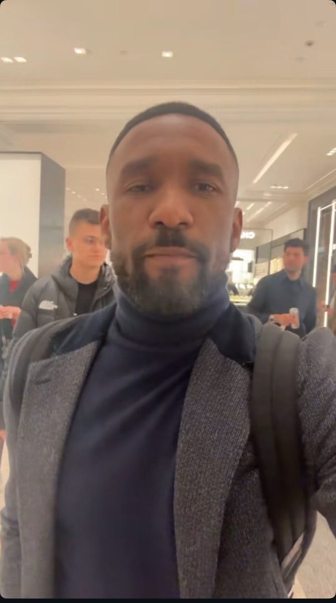 We see you JD!!! Now who’s that behind you!?? 😂😂😂 🤞