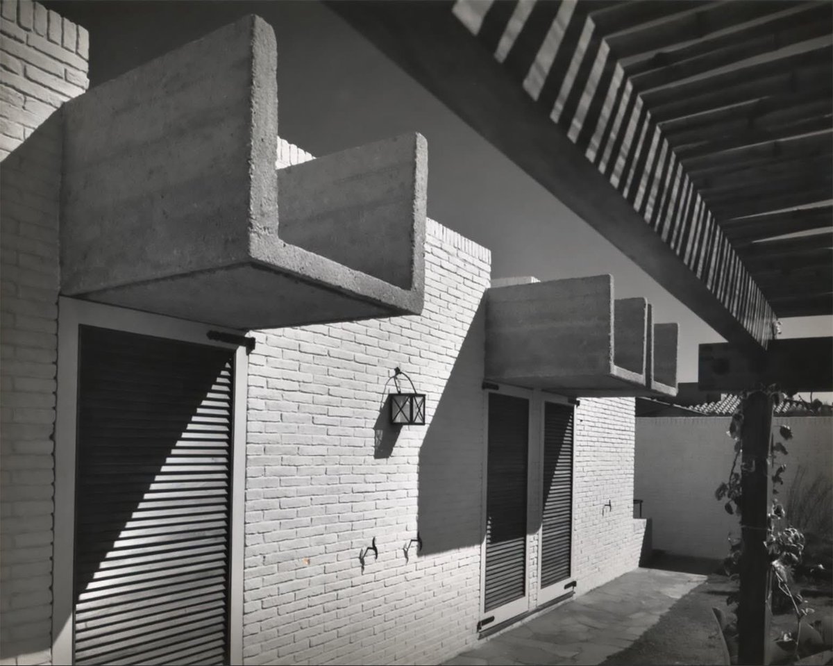 TRES60Blog's tweet image. Caldera House, Punta del Este (Uruguay). Construida en 1965 por los arquitectos Guillermo Gomez Platero y Rodolfo Lopez Rey.
#CalderaHouse #GuillermoGomezPlatero #RodolfoLopezRey #arquitecturamoderna
