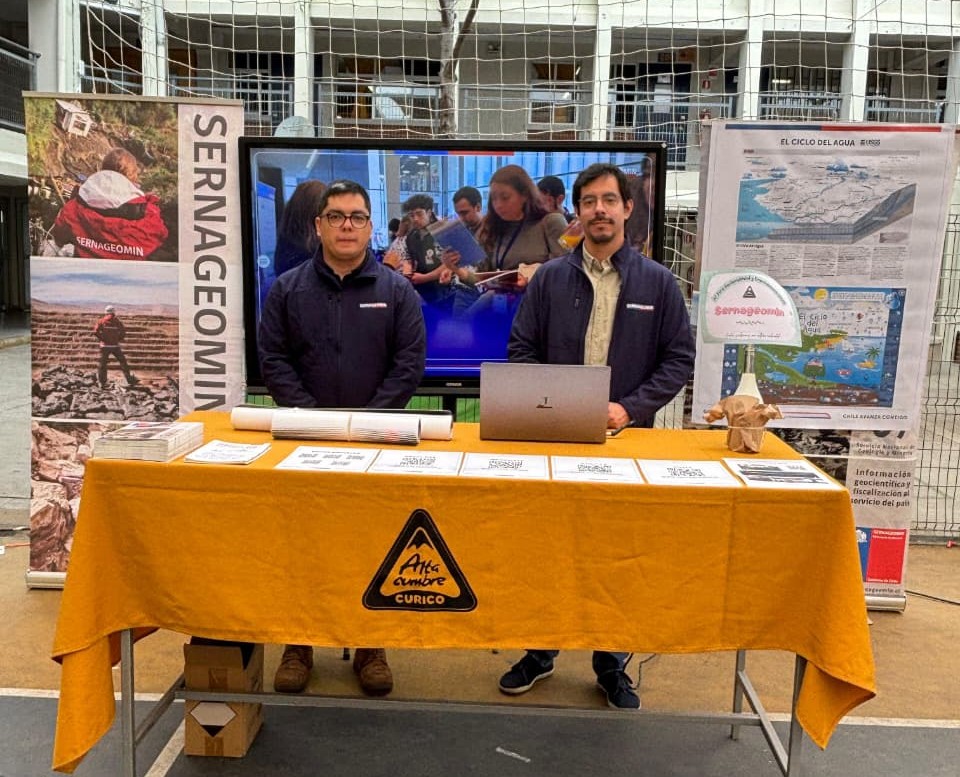 #AgendaRegional | Equipo de Sernageomin Maule participó de la 4ª feria de sustentabilidad y emprendimiento organizado por el colegio Alta Cumbre de Curicó, donde expusimos sobre nuestro trabajo geológico y promovimos iniciativas sustentables a estudiantes y comunidad en general.