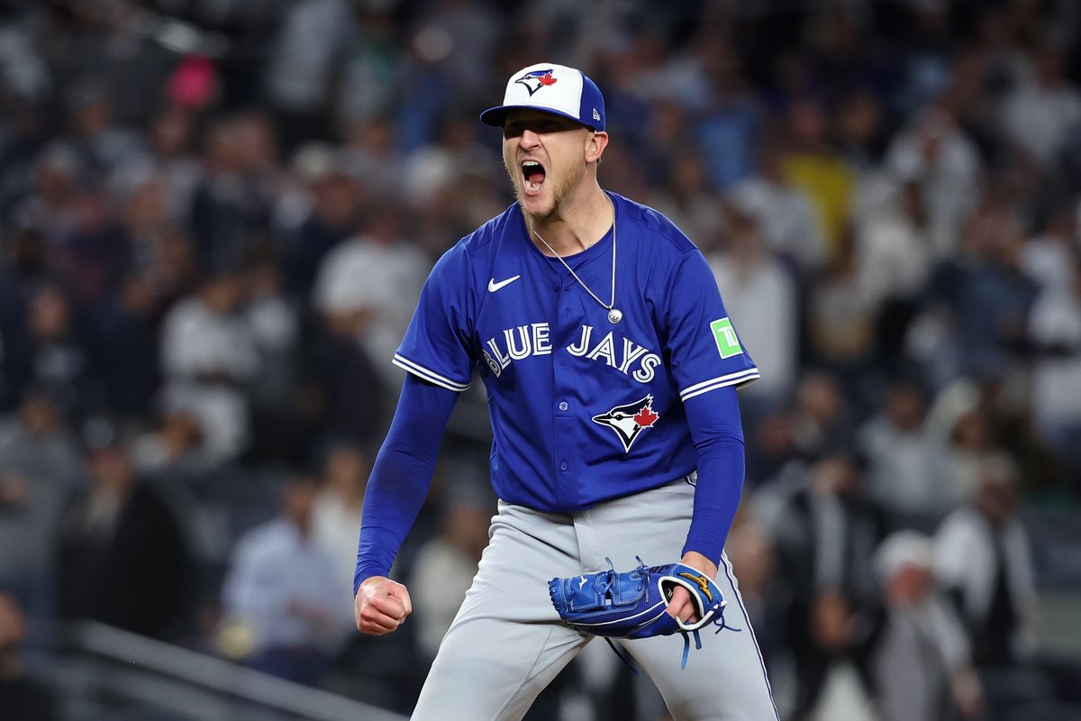 SNstats's tweet photo. #BlueJays relievers in Games 1-3 of ALDS:
12.1 IP, 19 Hits, 12 ER, 8.76 ERA, .352 OPP AVG

#BlueJays pitchers in bullpen Game 4 of ALDS:
9.0 IP, 6 Hits, 2 ER, 2.00 ERA, .188 OPP AVG

#WANTITALL https://t.co/iQBh1NVpa9