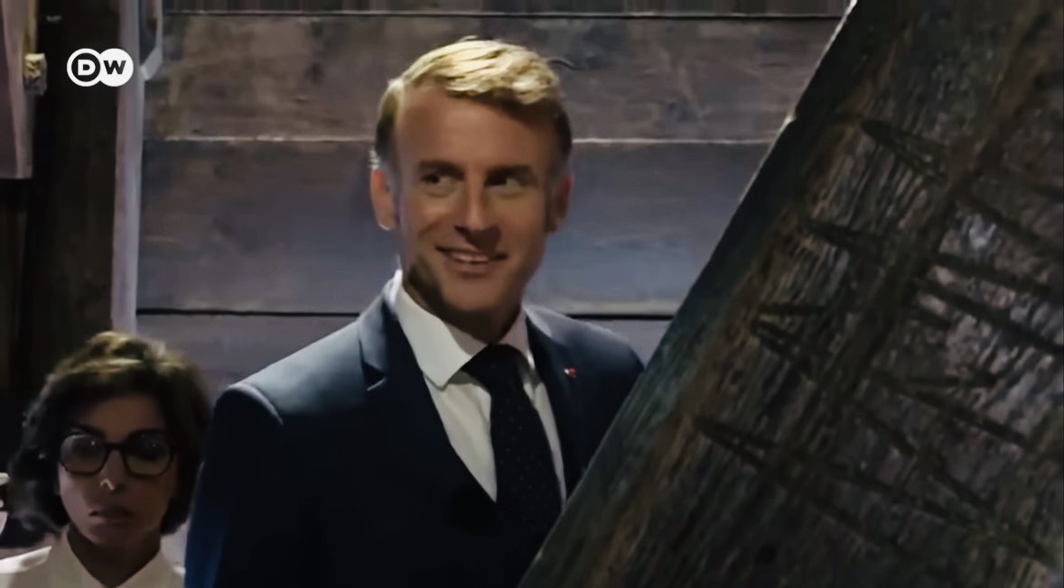 My report on Emmanuel Macron as he faces growing calls to resign. 🔗youtu.be/d1xYeqZ4_o0?si…