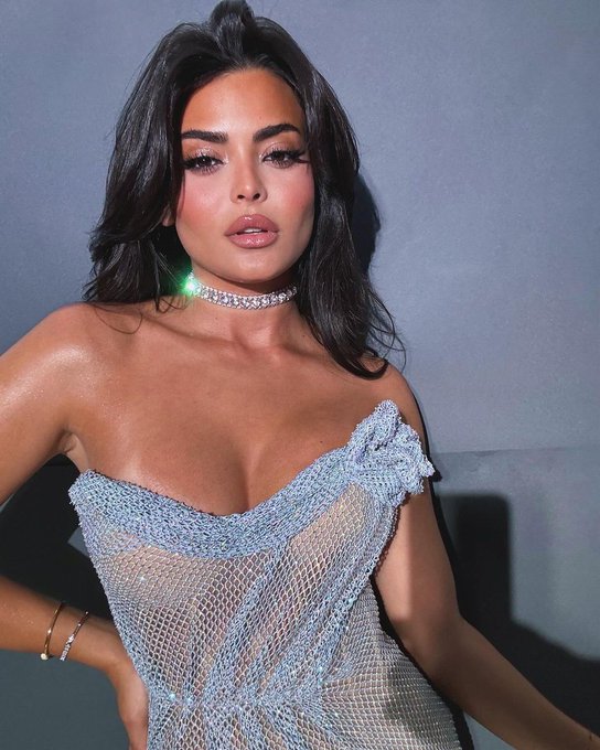 مع نجاح فيلمهما "فيها إيه يعني" الذي يتصدر شباك التذاكر، نلقي نظرة على أجمل إطلالات المجوهرات التي تألقت بها غادة عادل و أسماء جلال بفخامة تجمع بين الأناقة والرقي. شاهدي أبرز مجوهراتهما . AsmaaGalalMl #فيها_إيه_يعني 