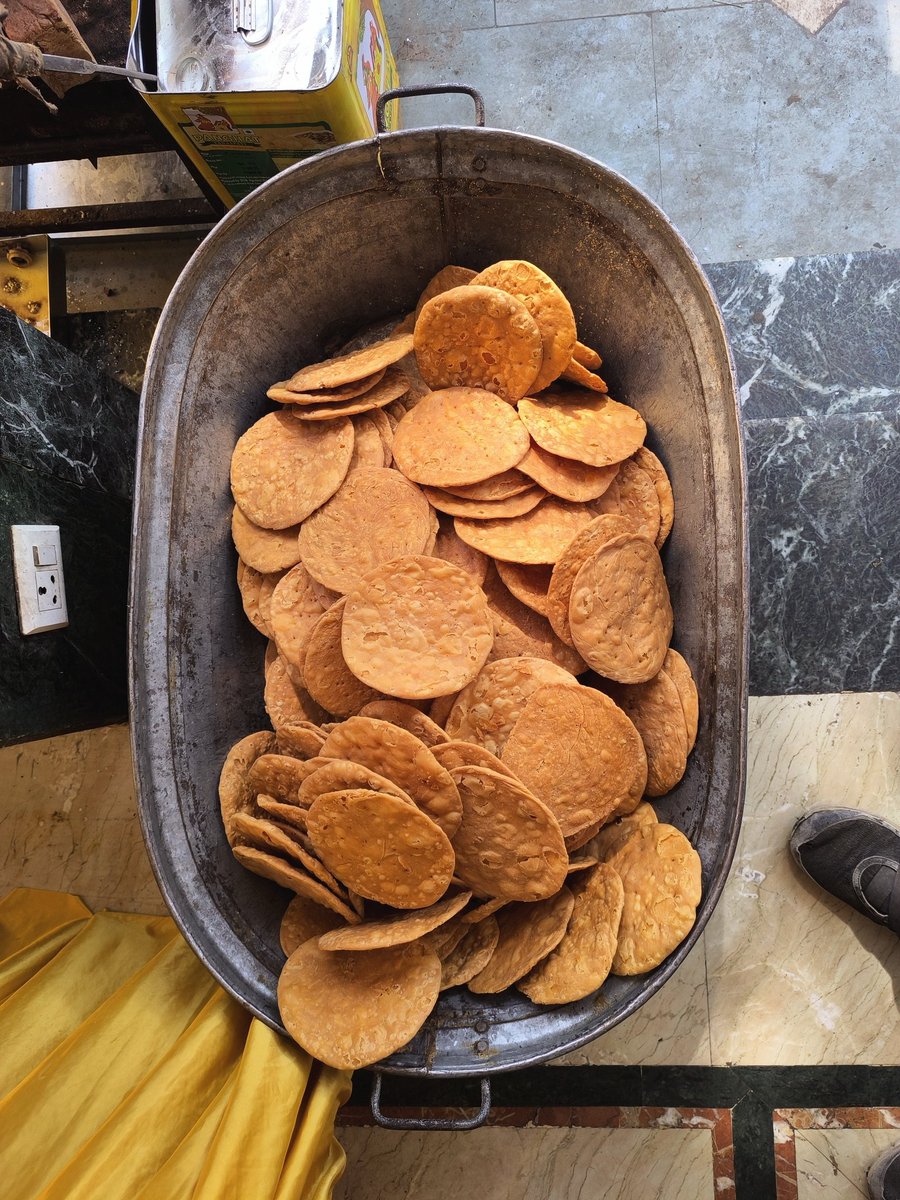 ShoaibDaniyal's tweet image. The giant maṭhris of karvā chauth | Delhi