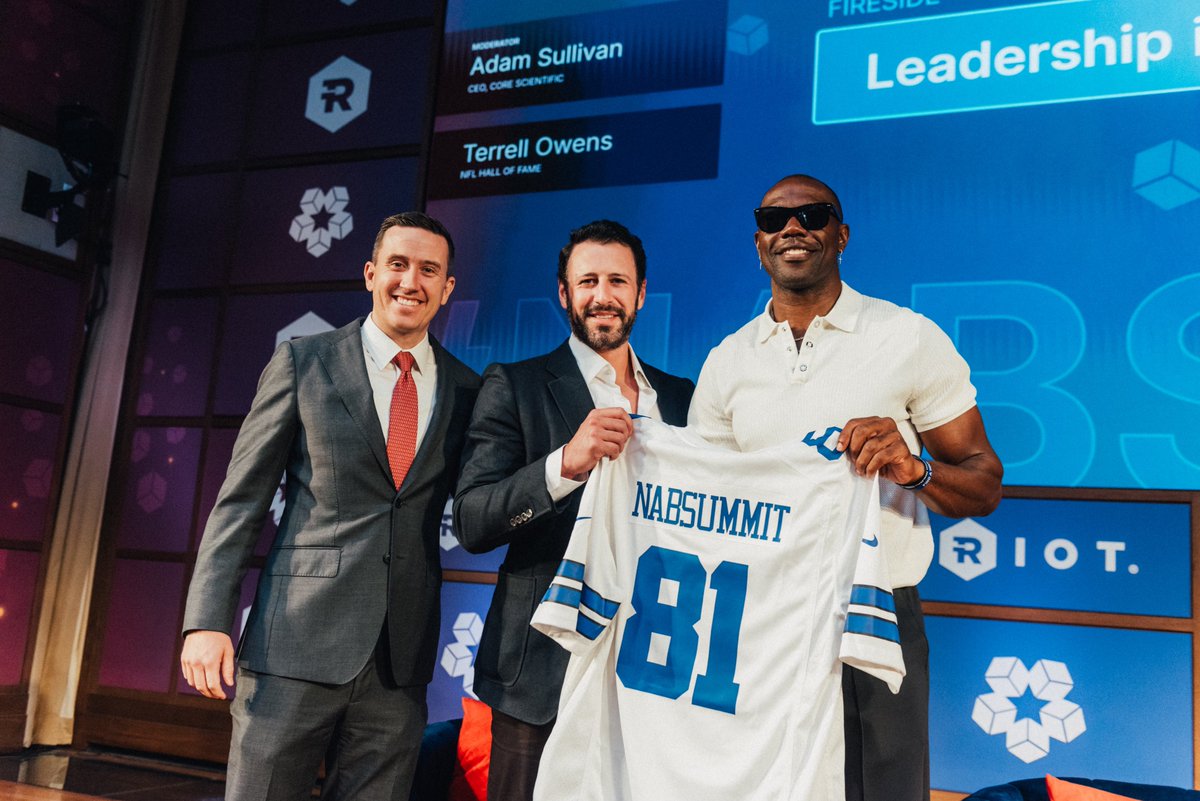 NABSummit's tweet image. We were honored to welcome NFL legend Terrell Owens to a packed house at the North American Blockchain Summit!
Adam Sullivan, CEO of Core Scientific, interviewed Owens for a powerful fireside chat on leadership & resilience in uncertainty.
...Pickleball may have come up at…