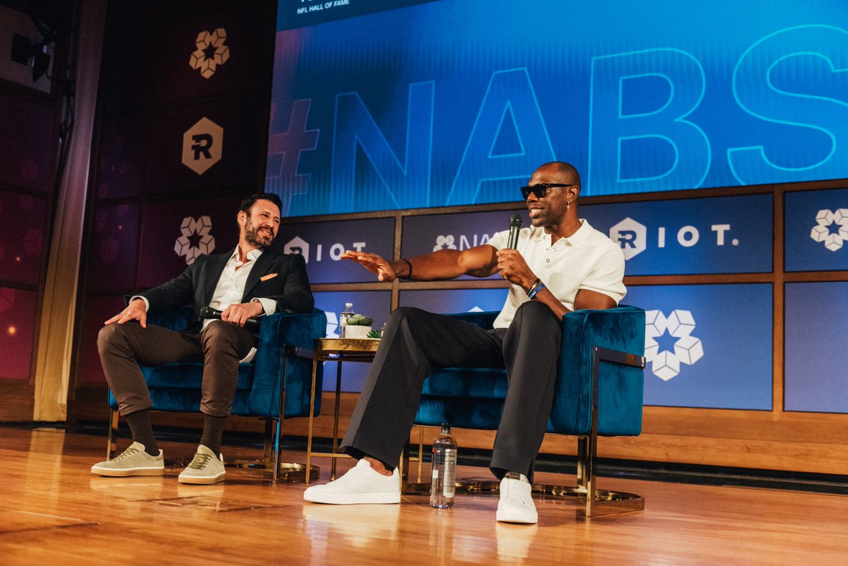 NABSummit's tweet image. We were honored to welcome NFL legend Terrell Owens to a packed house at the North American Blockchain Summit!
Adam Sullivan, CEO of Core Scientific, interviewed Owens for a powerful fireside chat on leadership & resilience in uncertainty.
...Pickleball may have come up at…