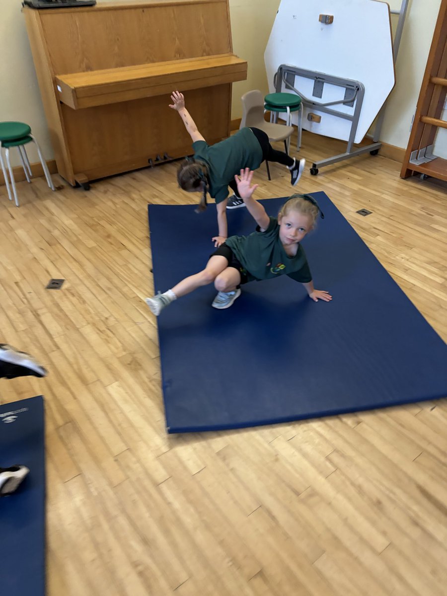 weaverhamschool's tweet image. PE is getting a little trickier in Reception as we move onto 1 hand / 1 foot balancing. However, we certainly gave it our all to try new positions 🤸‍♀️