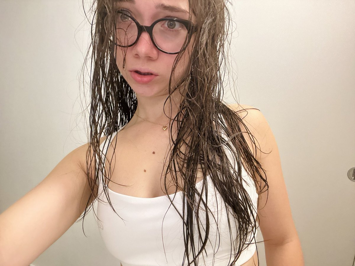 hel leehrax tweet media