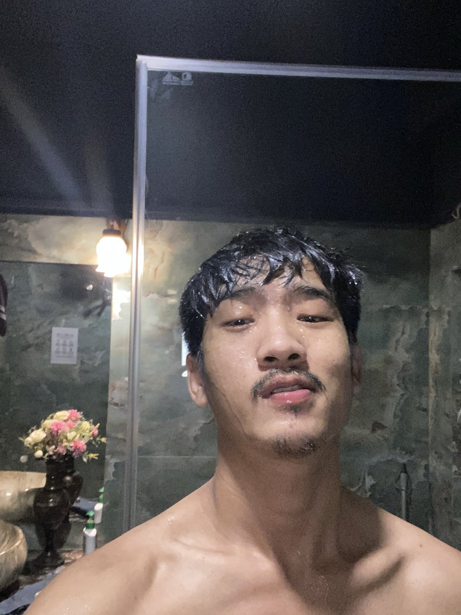 18Dokum's tweet image. Shower with me??