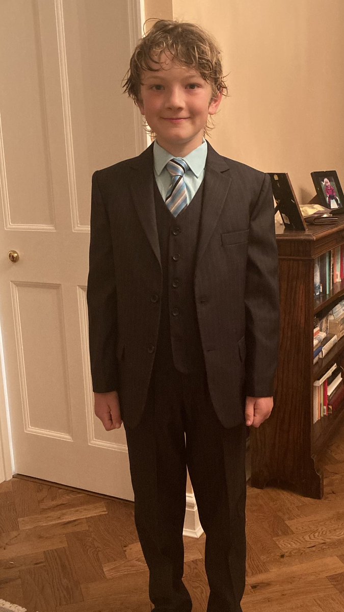 FlashForFreedom's tweet image. First three piece for S3. Have to do something about that shirt and tie.