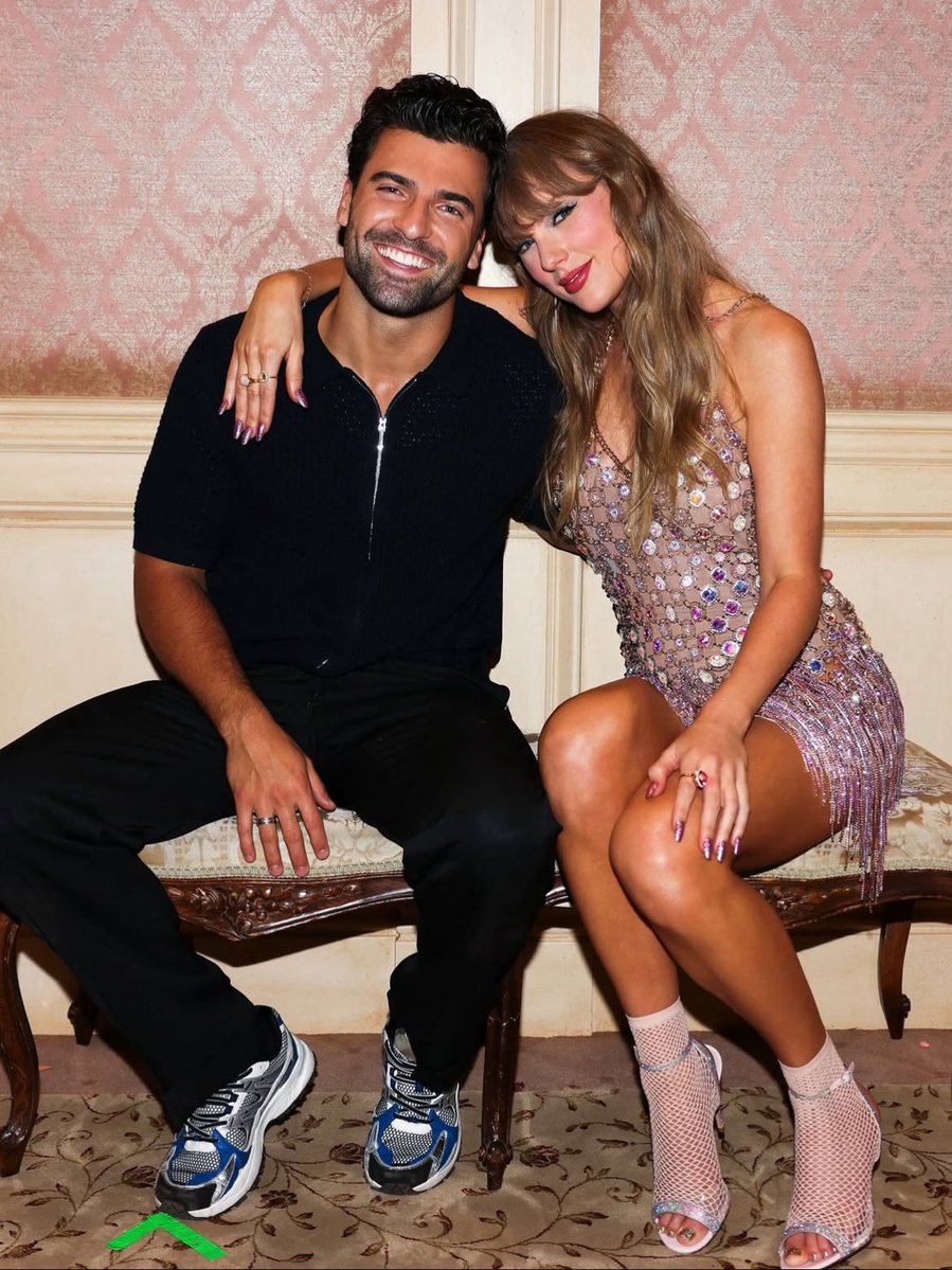 TSwiftNZ's tweet image. 📸 | Taylor Swift and Jan on the set of The Fate of Ophelia music video 💟