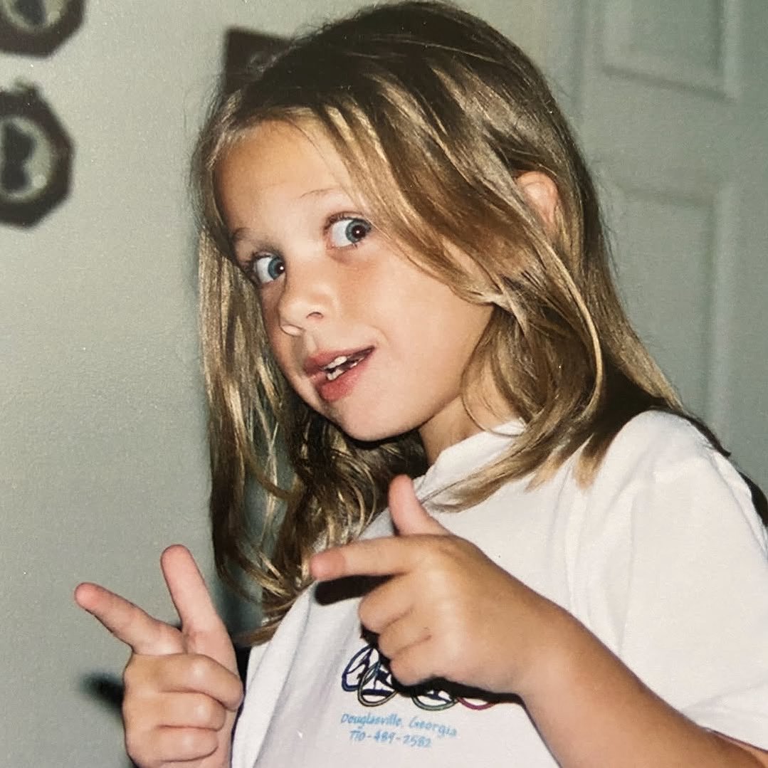 everyone say HAPPY BIRTHDAY <a href="/_megmoroney/">Megan Moroney</a> 🥳🫶🏼