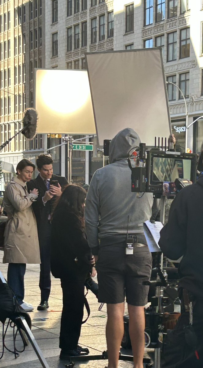 eanubis89's tweet image. @olv from set of Not Suitable For Work