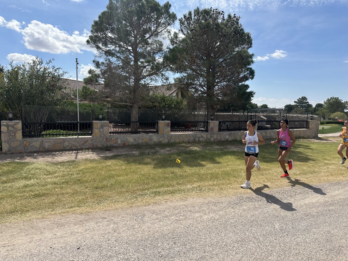 Coach_NoeRobles's tweet image. Beautiful day for the cross country district championships. A’s Up!! @Americas_HS @jWood_AHS @BlazerAthletics @JNunn_ADM