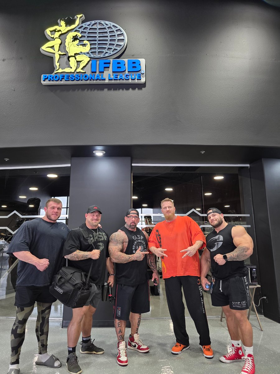 Hanging with <a href="/TeamGaspari/">Gaspari Nutrition</a> <a href="/gasp/">gasp</a> Family for Olympia week