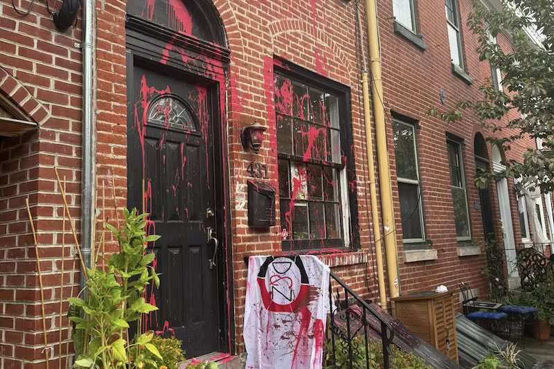 nextphlmayor's tweet image. The framing of this article is 🗑️.
Let’s be clear, this is completely unacceptable and whoever did this should be prosecuted.
This type of vandalism cannot be tolerated as okay in Philadelphia.